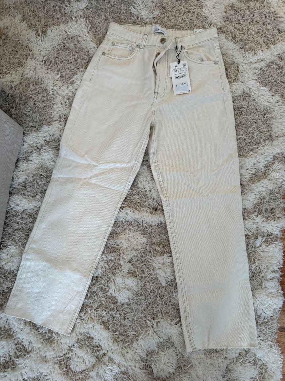 ZARA Straight Jeans – Cream / Off White – NEW WITH TAGS – Size 40 (US 8)